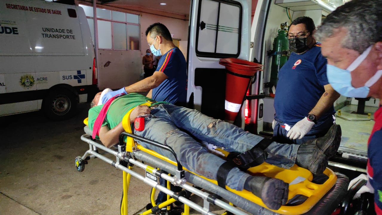 Homem dorme enquanto pilotava motocicleta e sofre acidente na AC-40