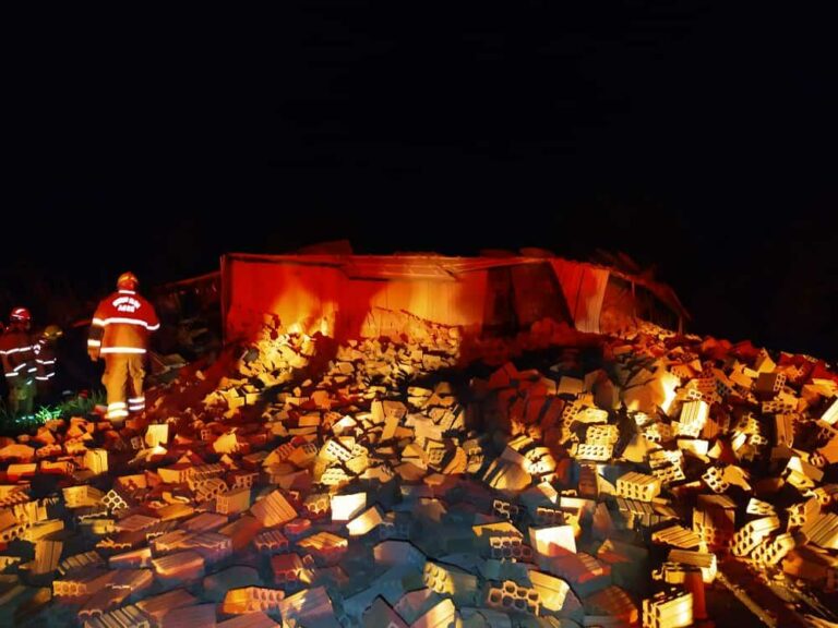 Acidente grave na BR-364 com caminhão deixa um morto e um ferido