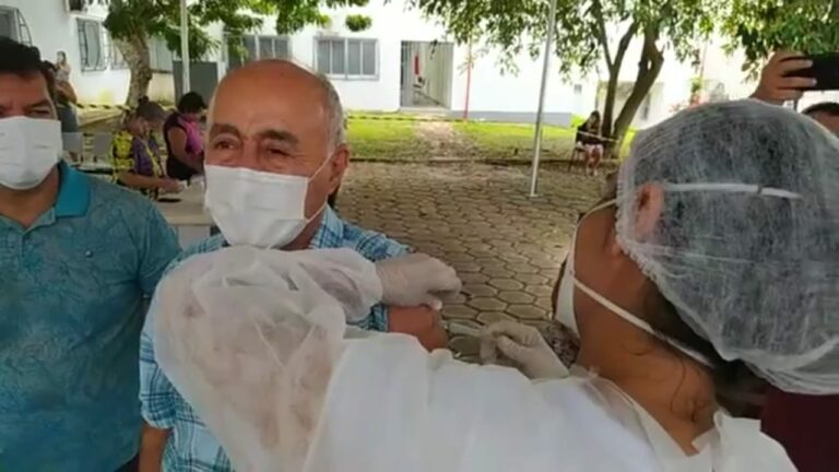 Defensor de “tratamento precoce”, Bocalom recebe 1ª dose da vacina contra a Covid