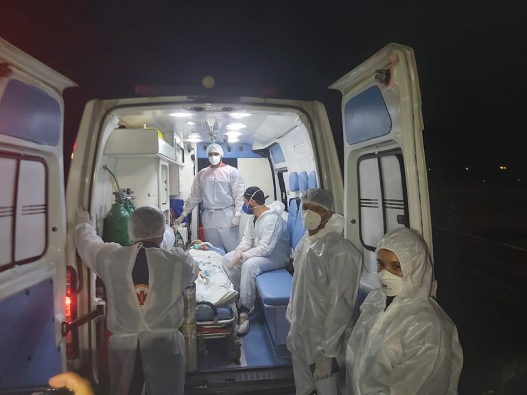 Vídeos: mais três pacientes com covid-19 são transferidos de Rio Branco para Manaus