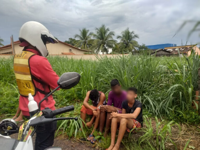 Bandidos invadem CREAS, assaltam mototaxistas e são presos em Rio Branco