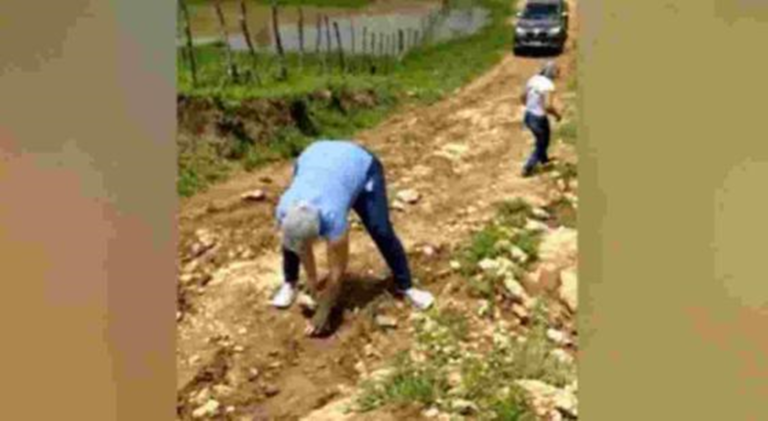 Enfermeira repara estrada de terra para vacinar idoso de 102 anos