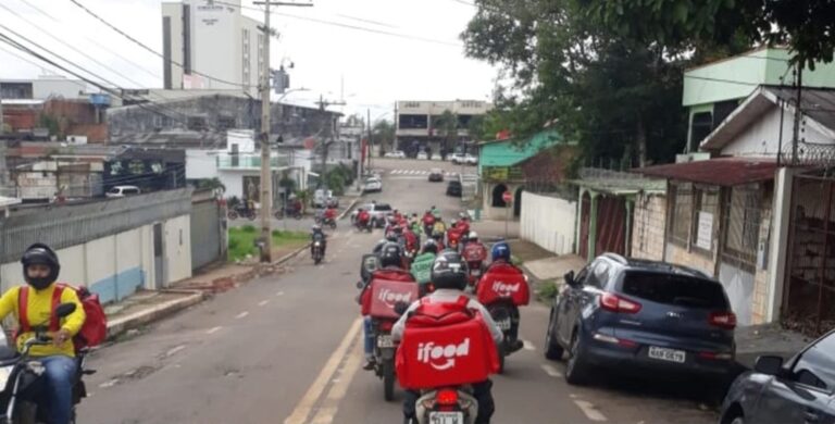 Motoboys protestam na Capital contra fechamento de postos de gasolina no lockdown