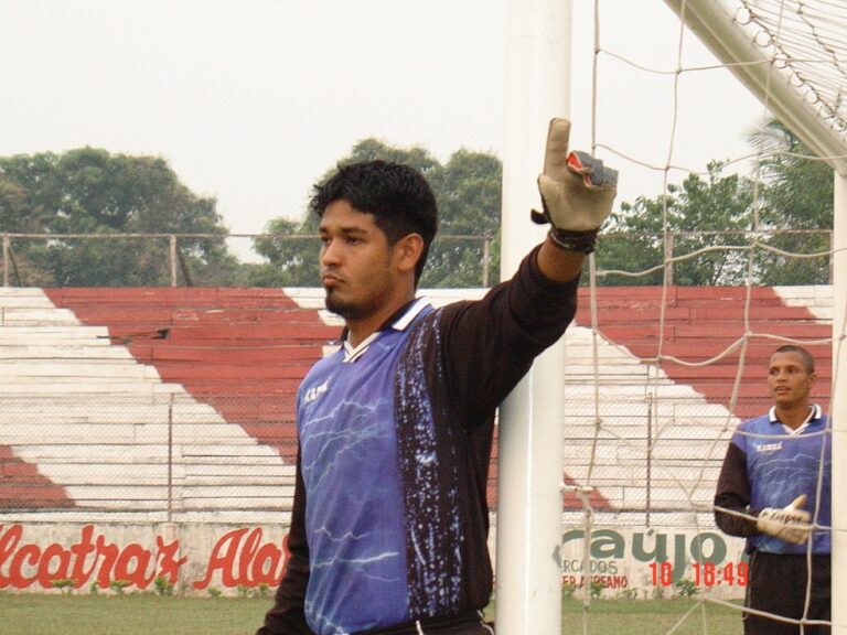 Ex-goleiro sofre parada cardíaca após quase um mês intubado com Covid-19 e morre em Rio Branco