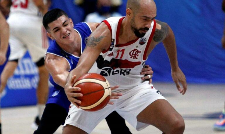 Flamengo vence duelo emocionante com Minas e segue 100% na Champions