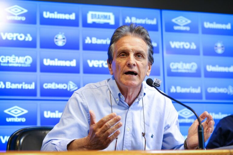 Grêmio inicia reformulação e anuncia saídas de vice de futebol e diretores