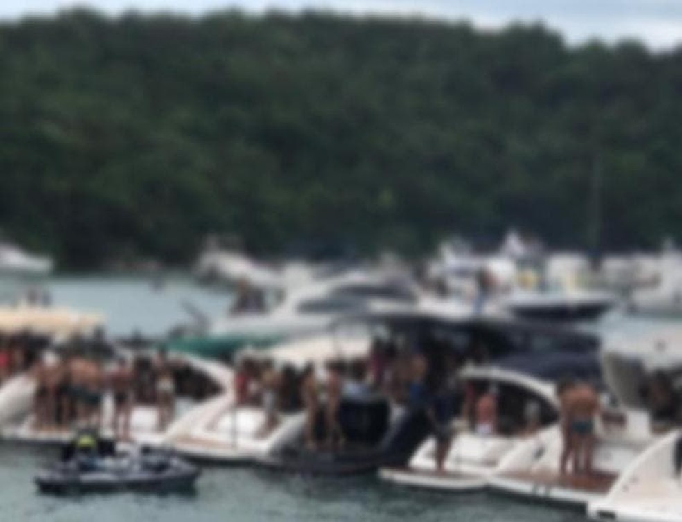 Casal flagrado em lancha fazendo sexo presta depoimento e pede desculpas