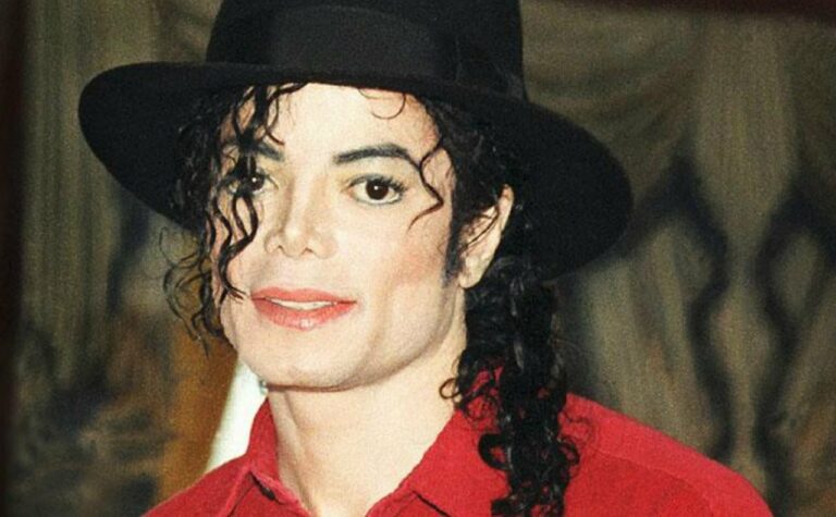Médico de Michael Jackson colocava preservativos no pênis do cantor