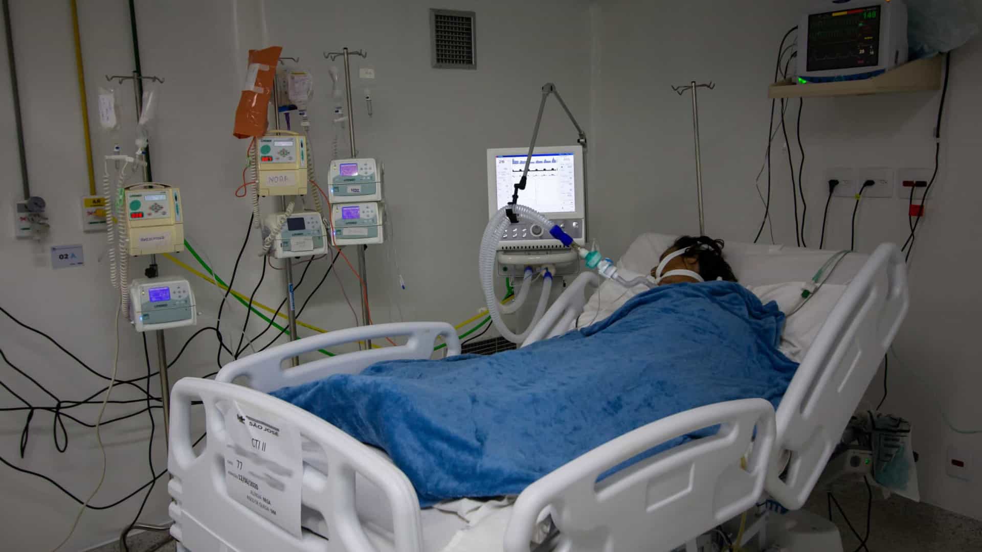 Hospital de referência para covid-19 cria grupo para decidir quem usará ventilador Hospital de referência para covid-19 cria grupo para decidir quem usará ventilador
