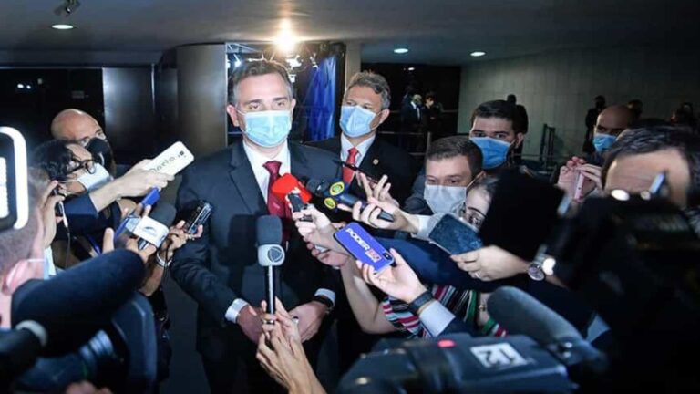 É preciso retomar auxílio, mas pagamento não pode ser irresponsável, diz Pacheco