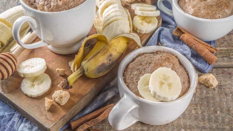 Sem farinha, açúcar ou ovos! Prepare este delicioso bolo de caneca