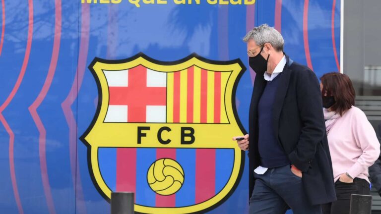 Polícia faz buscas no Barcelona e prende ex-presidente Bartomeu
