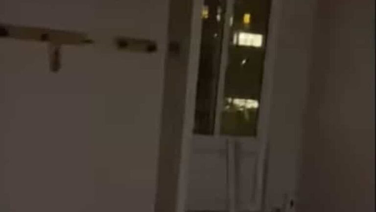 Mulher descobre apartamento secreto atrás do espelho do banheiro