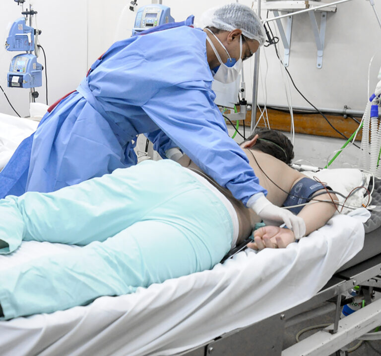 Transmissão da covid em cidades pequenas do AC e internação de jovens aumentam