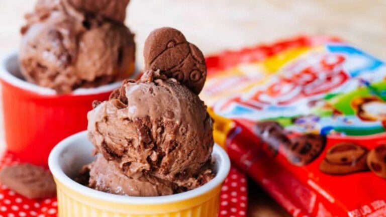 Aprenda a fazer sorvete crocante de chocolate