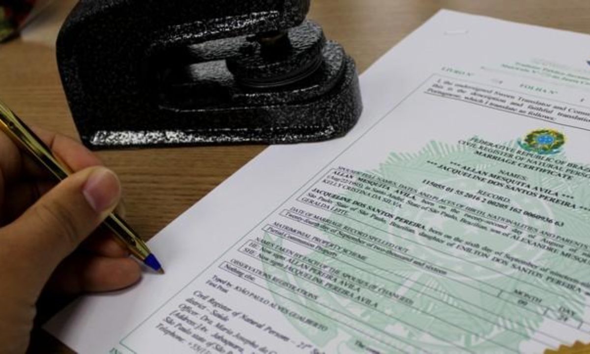 Por que algumas traduções precisam passar por aprovações legais?