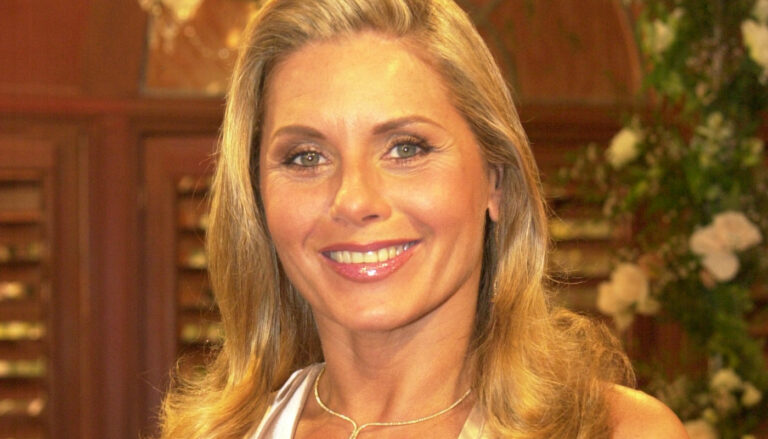 Vera Fischer surpreende ao divulgar foto antiga fazendo topless; Confira