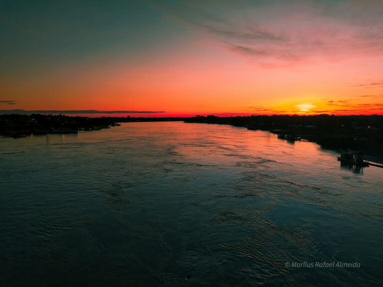 Pôr do sol no Rio Juruá
