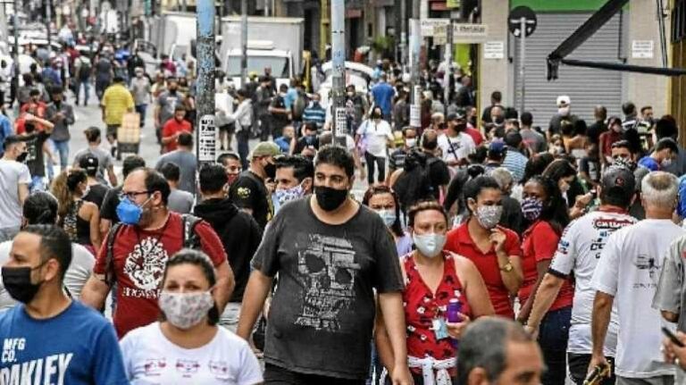 Existem 92 cepas do coronavírus no Brasil, afirma Fiocruz