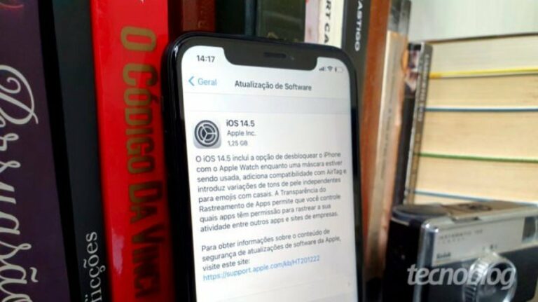 Apple lança iOS 14.5 para iPhones e facilita desbloqueio com máscara