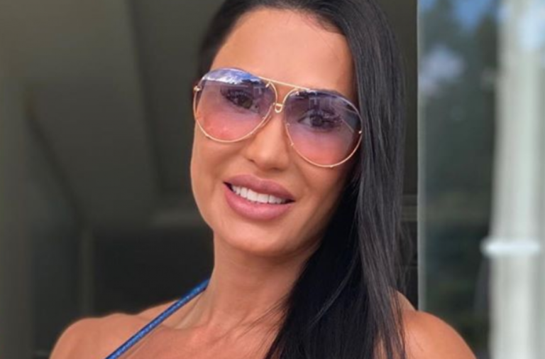 Gracyanne Barbosa põe cenourão na boca e divulga foto ousada