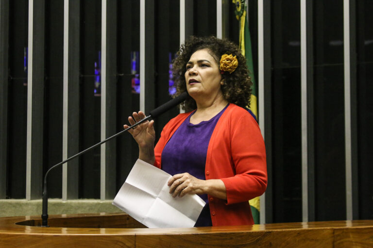 Deputada quer saber dos gastos em manifestações de 7 de setembro: ‘Utilizou helicóptero’