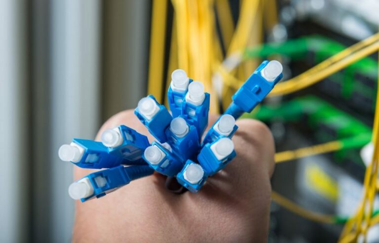 Fibra da OI rompe e deixa acreanos sem internet; serviço deve normalizar até a noite