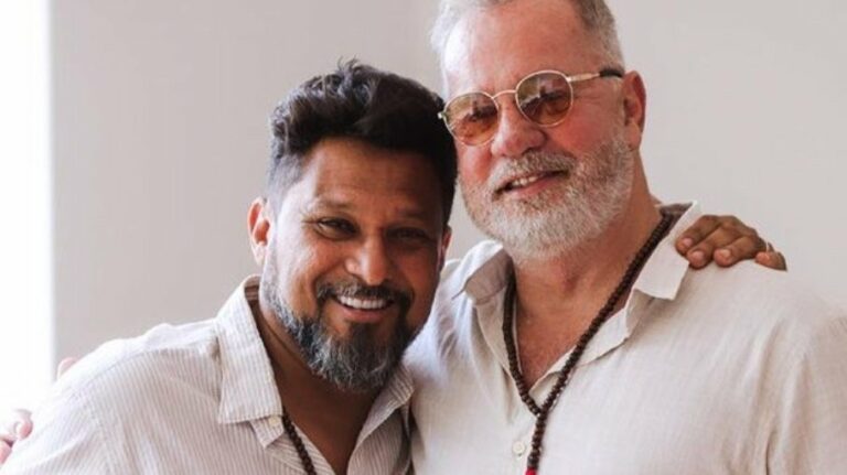 Marido de Luiz Fernando Guimarães comemora um ano da adoção dos filhos