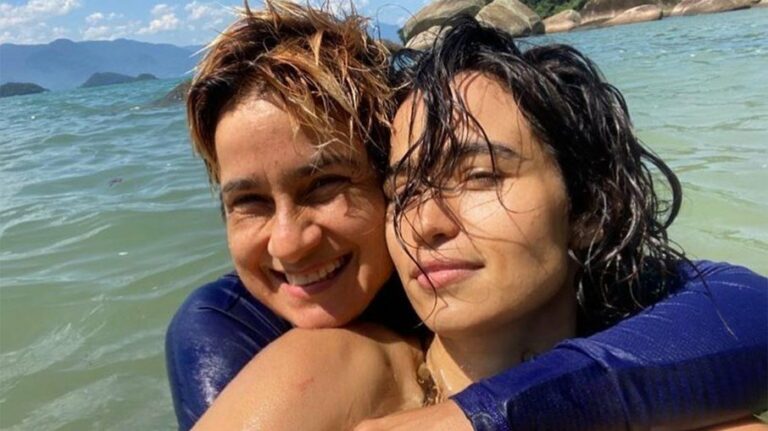 Nanda Costa e Lan Lanh são vistas em clínica de fertilização