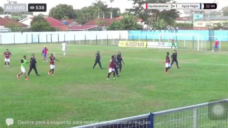 Após briga generalizada, policial atira em direção ao chão em jogo