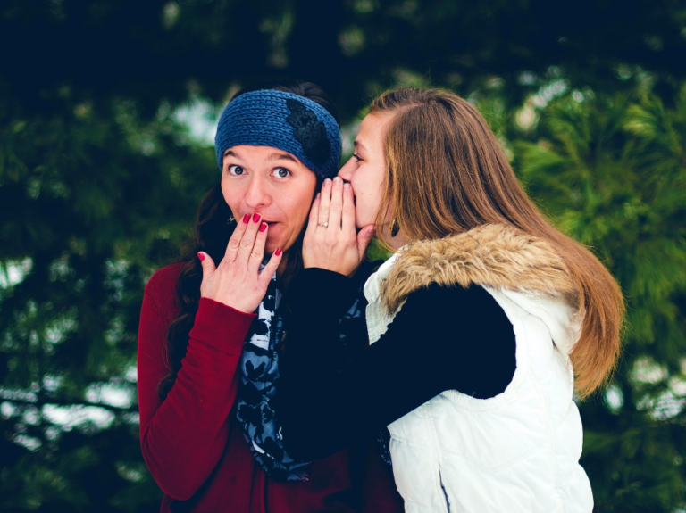 Horóscopo: quais são os signos mais fofoqueiros do zodíaco?