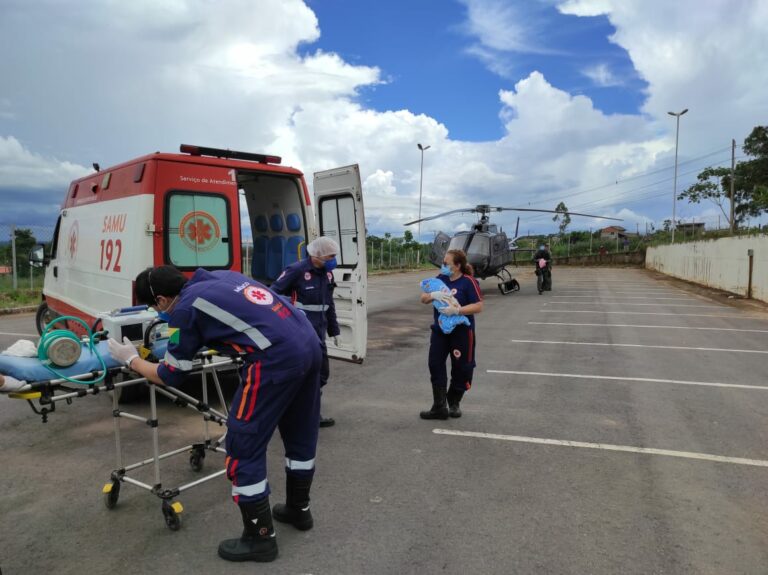 Dois recém-nascidos são transferidos de Brasileia para Capital; um deles intubado