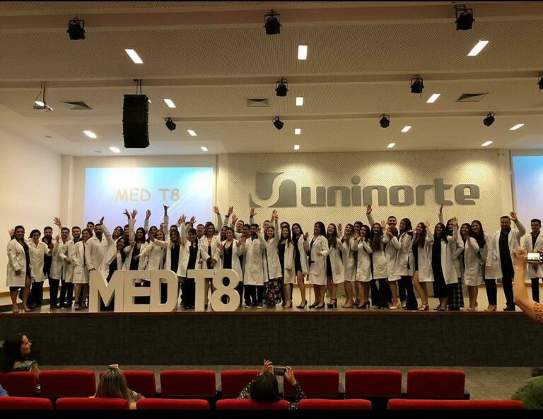 Alunos de medicina cobram vacina e dizem que Bocalom faz politicagem com desastre