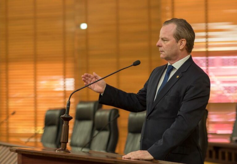 Deputado diz que Gladson ‘não rouba e nem deixa roubar’: “Compromisso com a legalidade”