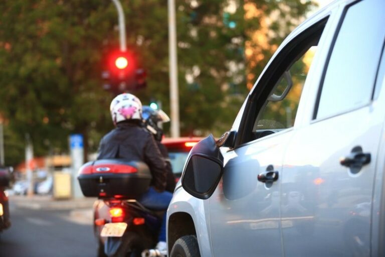Mudança no Código de Trânsito permite “furar” sinal vermelho