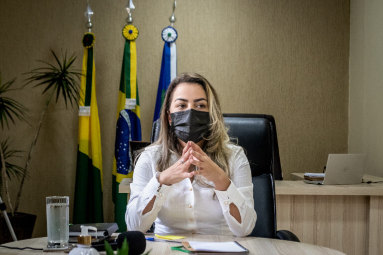 Em enquete dos prefeitos, Fernanda Hassem lidera nas parciais e Rosana Gomes dispara; continue votando!