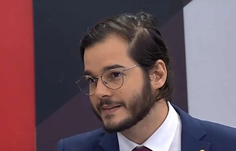 Namorado de Fátima Bernardes vira comentarista do BBB21