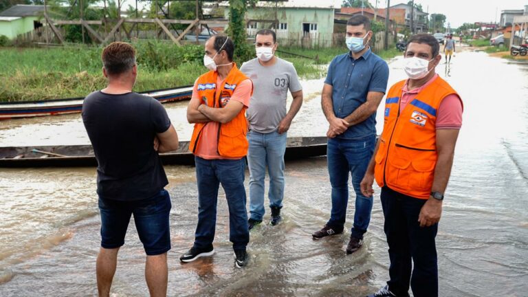 Nicolau Júnior acompanha trabalho da prefeitura em nova enchente do Rio Juruá