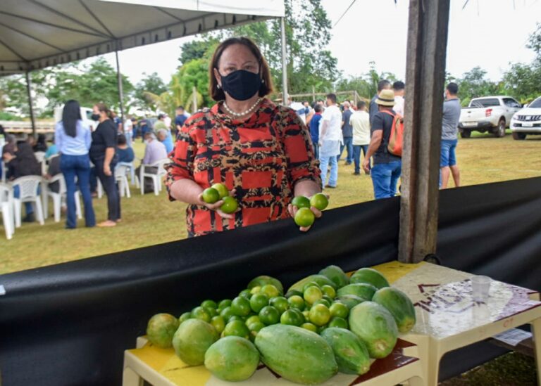 Vanda Milani ressalta ‘novo momento econômico’ em entrega de agroindústria em Capixaba