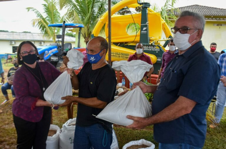 Vanda Milani participa do lançamento da safra de feijão em Plácido de Castro