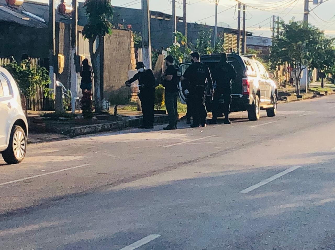 Polícia Civil prende dois e apreende arma de fogo no Cidade do Povo