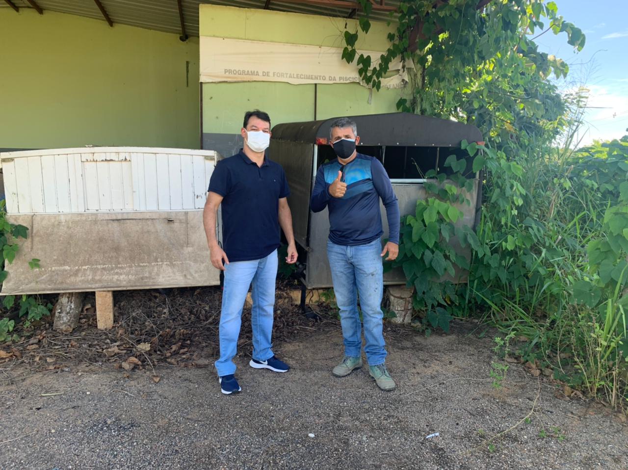 Deputado Roberto Duarte visita frigorífico de peixes abandonado no Bujari Deputado Roberto Duarte visita frigorífico de peixes abandonado no Bujari