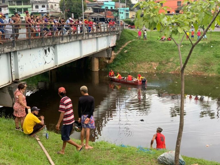 Homem desaparece após pular em igarapé de Manaus por aposta de R$ 20
