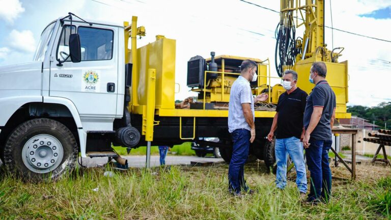 Nicolau visita obra que vai levar água para mais de 10 mil pessoas em Cruzeiro do Sul