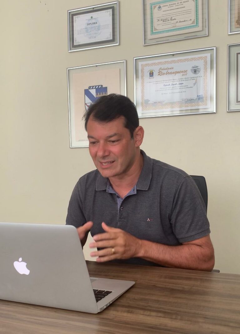 Duarte diz que Gladson alimentou sonho no cadastro de reserva da PM e depois “deu uma facada no coração de cada um”