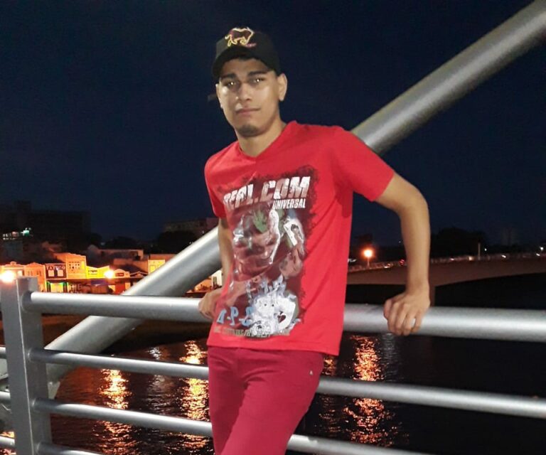 Mãe pede ajuda para encontrar filho com esquizofrenia que está desaparecido em Rio Branco