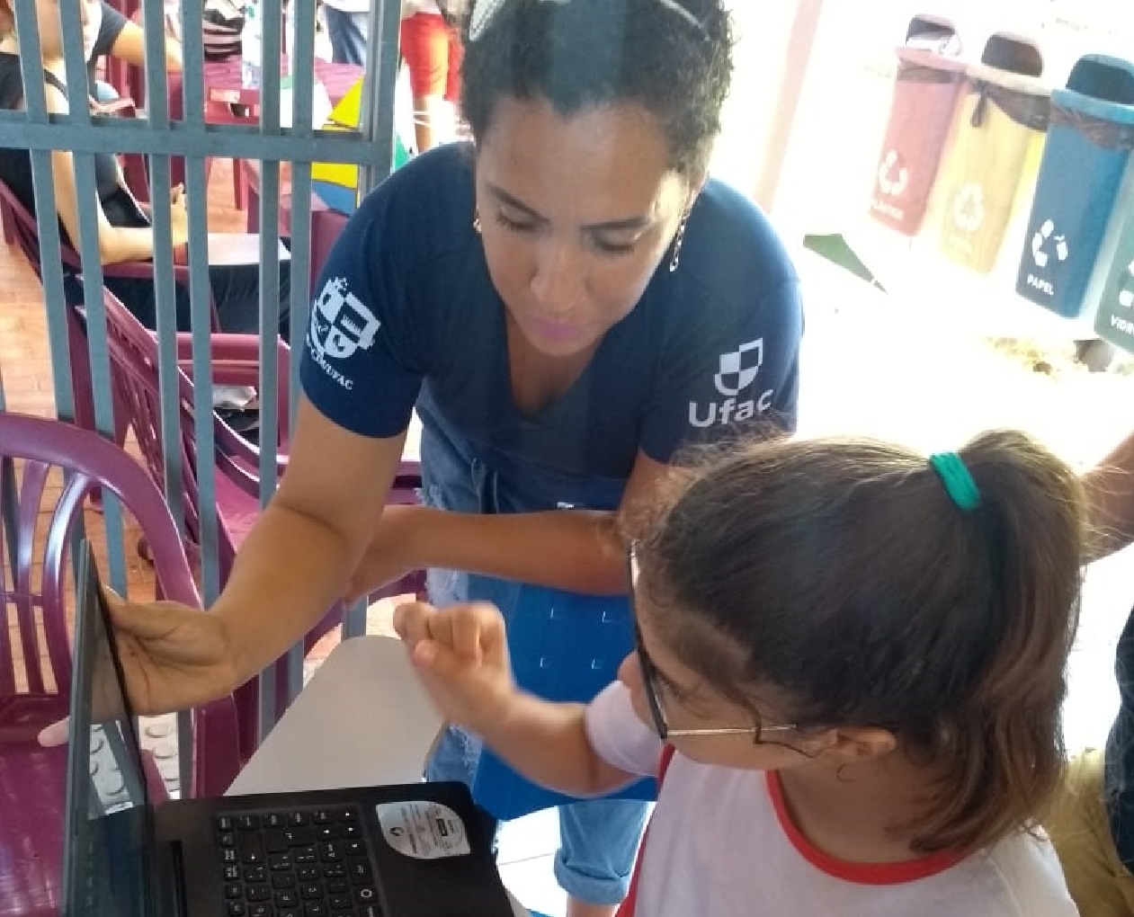 Quebrando barreiras: mestre lança livro voltado ao ensino matemático para surdos