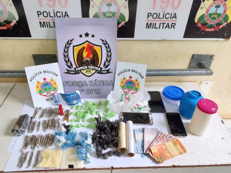 PM fecha ‘boca de fumo’, prende traficantes e apreende dinheiro e drogas na Baixada da Sobral