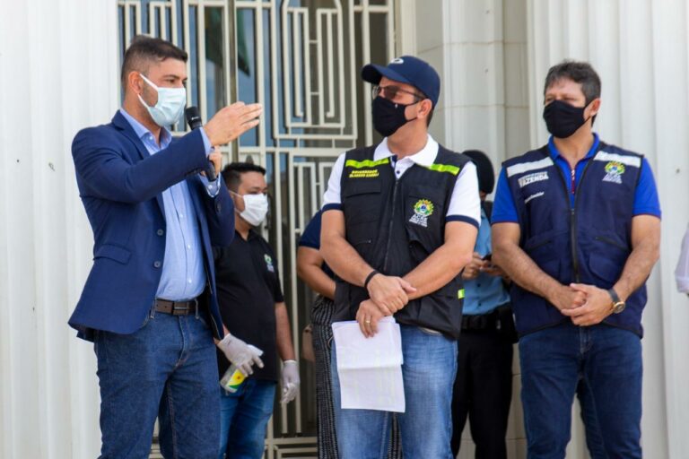 Gladson Cameli enaltece parceria da Aleac durante entrega de veículos