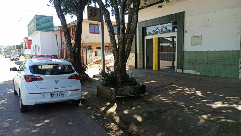 Criminosos armados invadem 2° Batalhão da PM e tentam furtar caixa eletrônico em Rio Branco